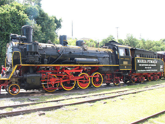 Tour Maria Fumaça com Uva e Vinho